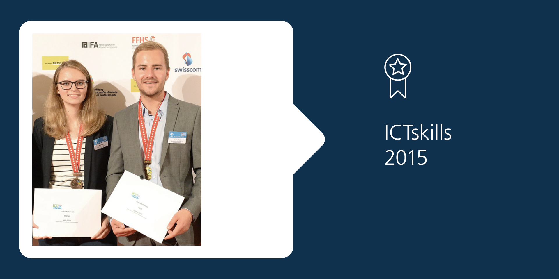 Julia Gysin et Sandro Wicki avec les distinctions qu’ils ont obtenues lors des ICTskills en 2015.